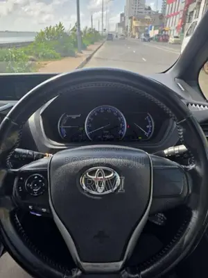 Toyota Voxy 2015 Van (Used)