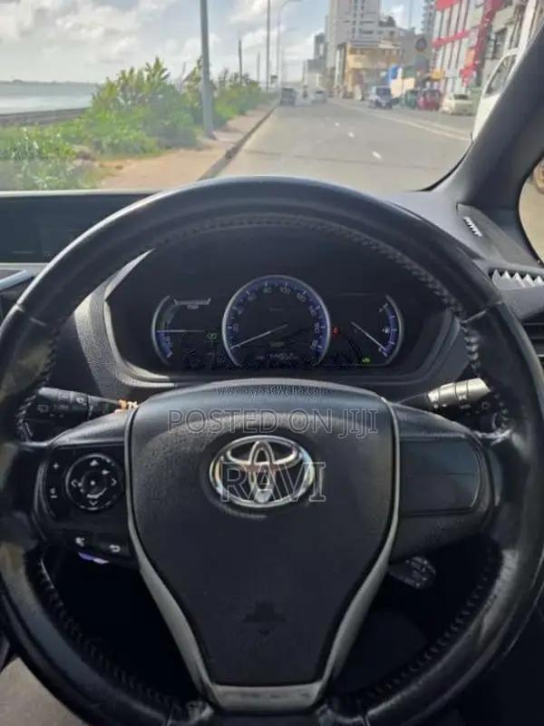 Toyota Voxy 2015 Van (Used)