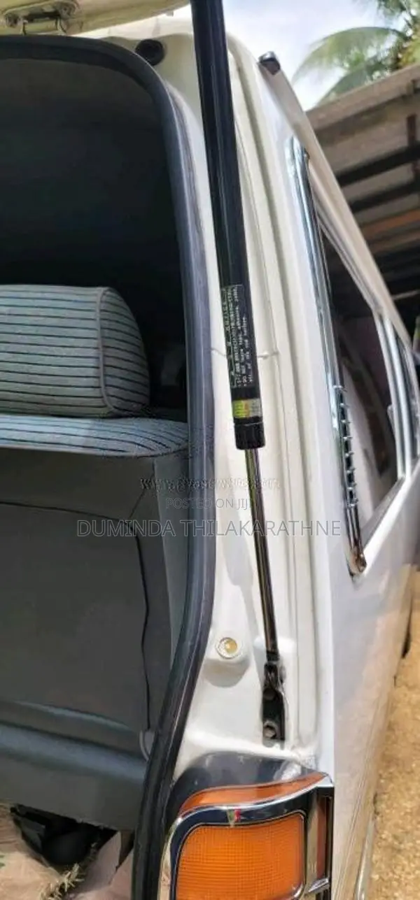 Toyota HIACE 1998 Van (Used)