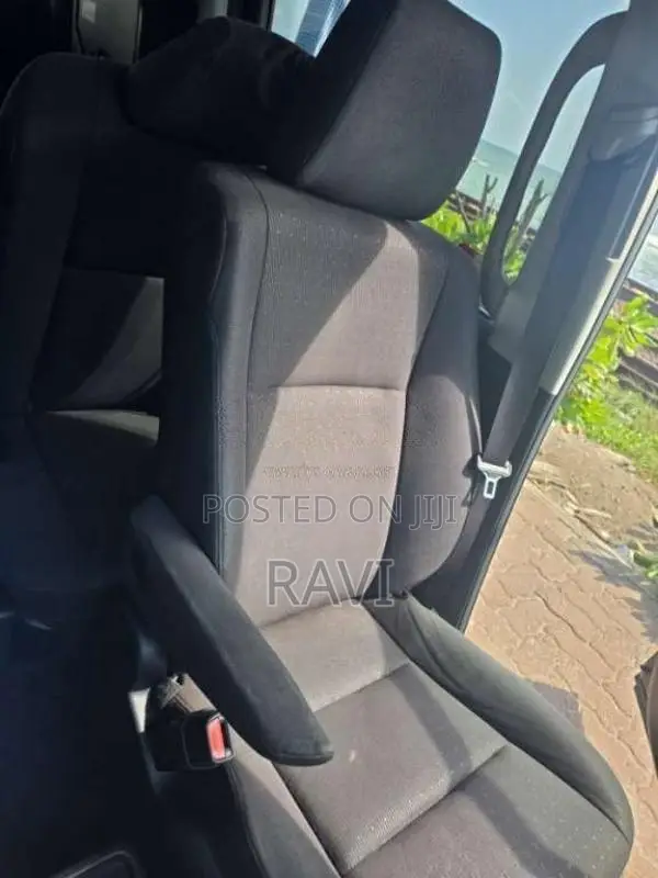 Toyota Voxy 2015 Van (Used)