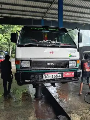 Toyota Shell 61 1983 Van (Used)