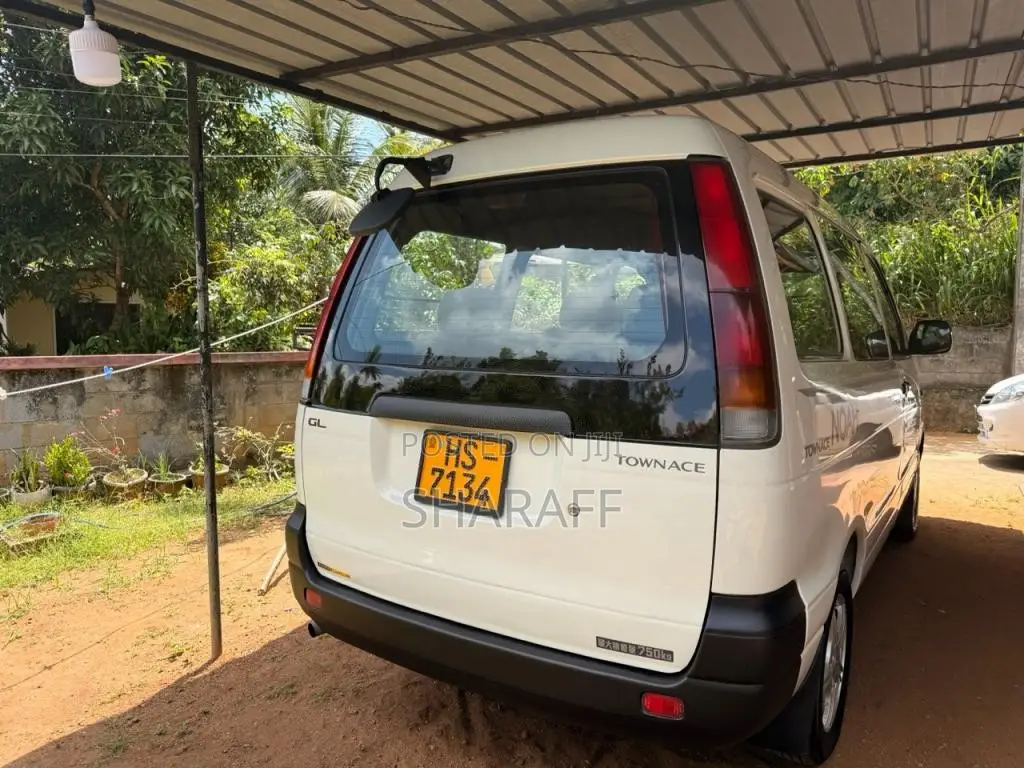 Toyota CR41 1998 Van (Used)
