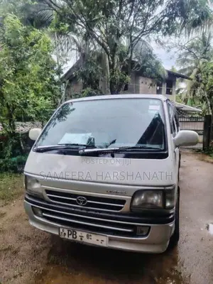 Toyota Dolphin 2002 Van (Used)