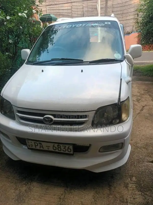 Toyota Noah KR42 2000 Van (Used)