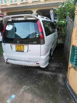 Toyota Noah KR42 2000 Van (Used)