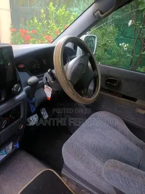 Toyota Noah KR42 2000 Van (Used)