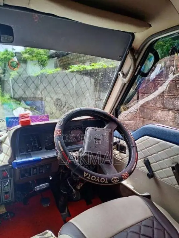 Toyota HIACE 1989 Van (Used)