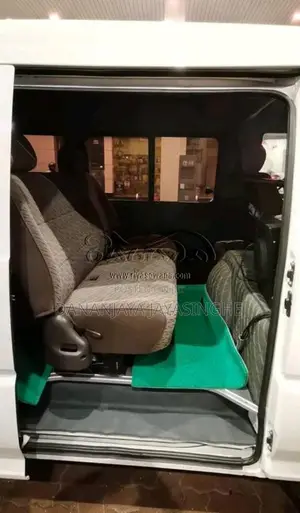 Mitsubishi Po15 2014 Van (Used)
