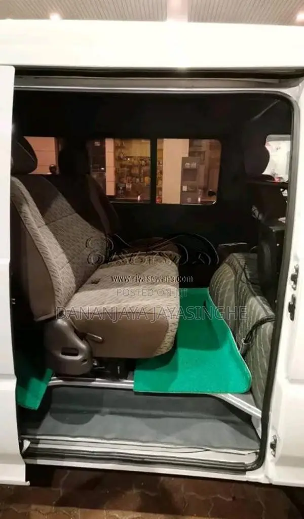 Mitsubishi Po15 2014 Van (Used)