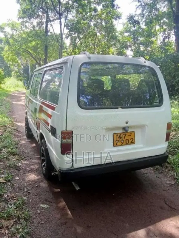 Toyota HIACE 1980 Van (Used)