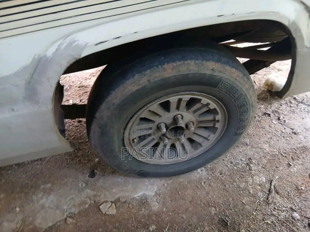 Toyota Hiace 1983 Van (Used)