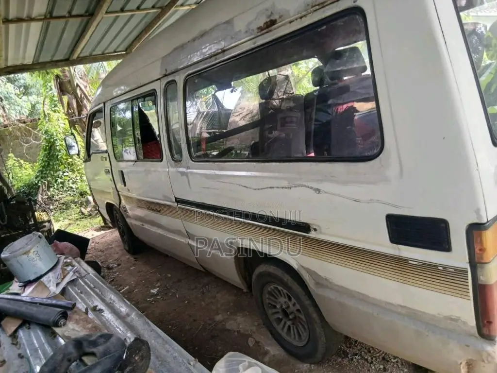 Toyota Hiace 1983 Van (Used)