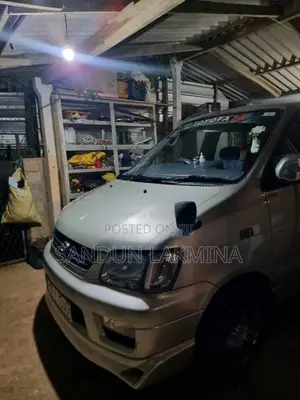 Toyota Noah KR42 2000 Van (Used)