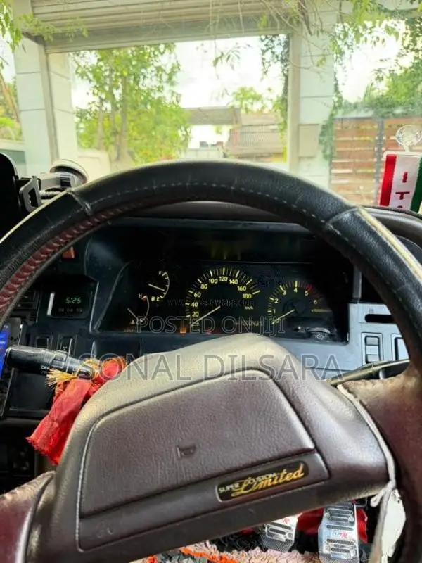 Toyota Dolphin 1993 Van (Used)