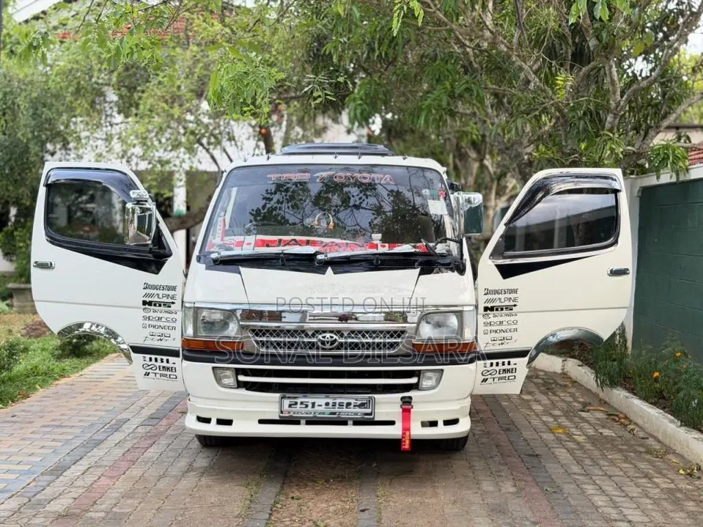 Toyota Dolphin 1993 Van (Used)
