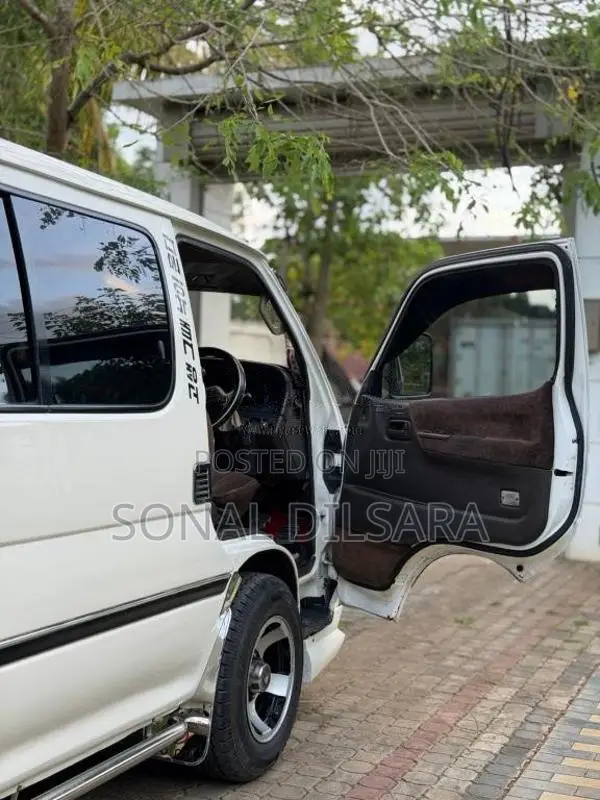 Toyota Dolphin 1993 Van (Used)