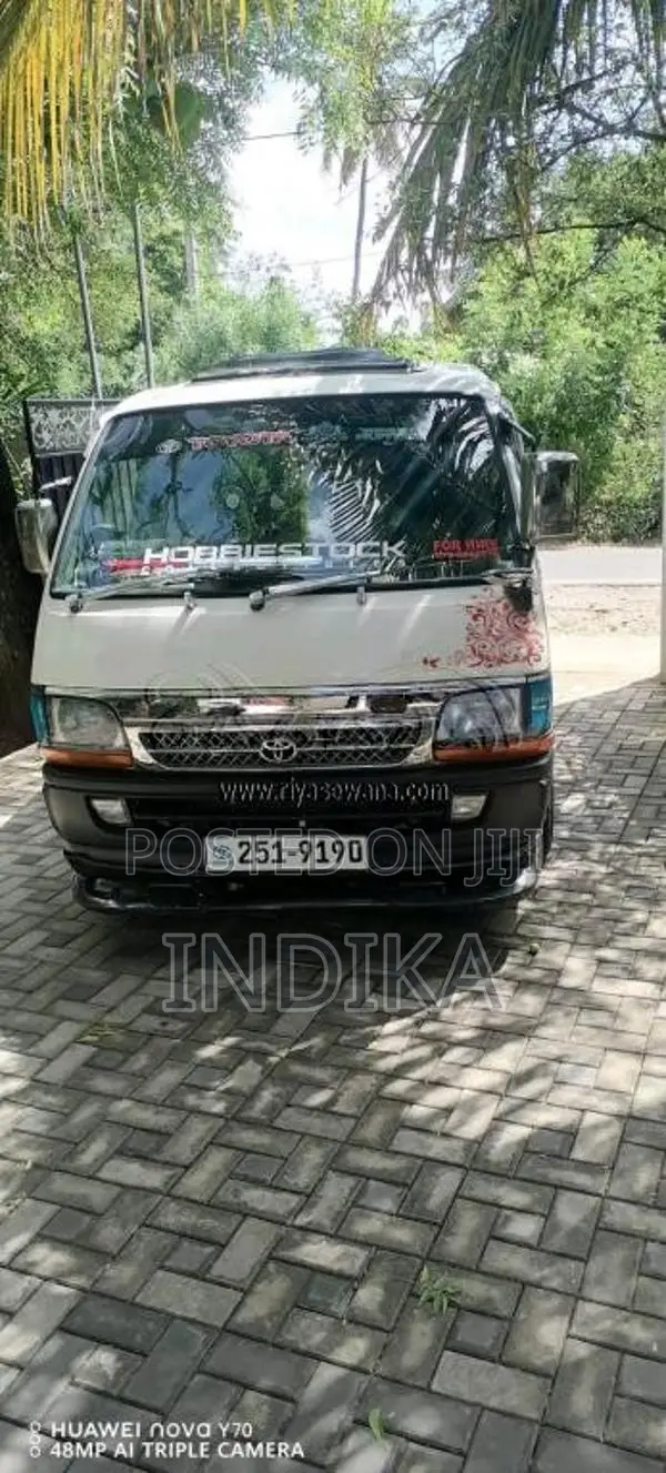 Toyota Dolphin 1996 Van (Used)