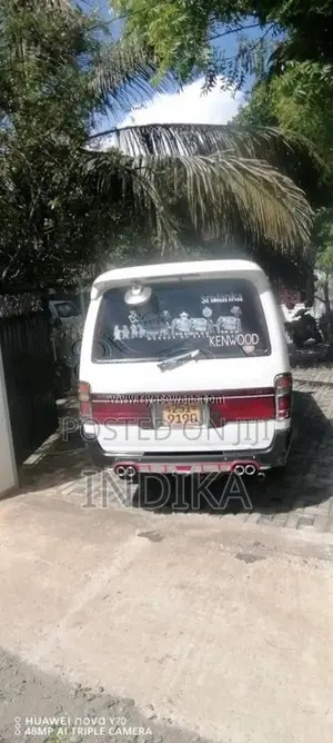 Toyota Dolphin 1996 Van (Used)