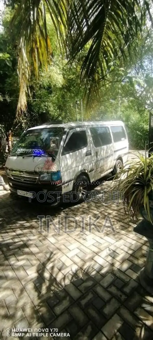 Toyota Dolphin 1996 Van (Used)