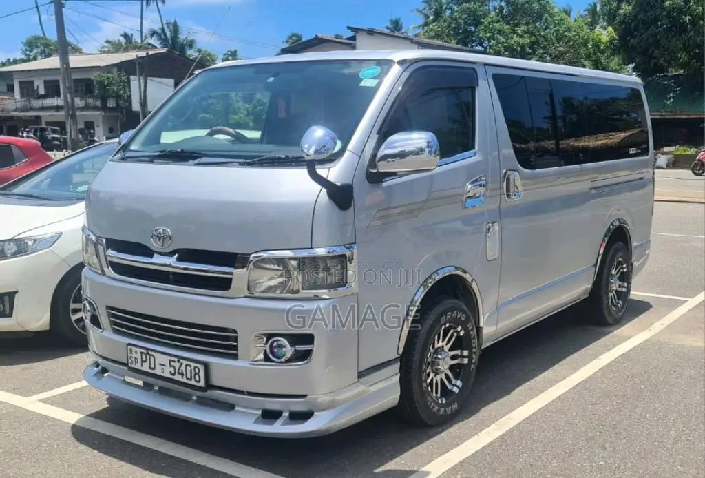 Toyota KDH 200 DX 2005 Van (Used)