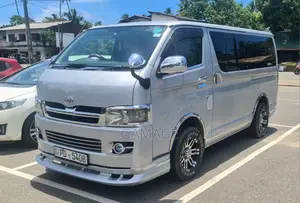 Toyota KDH 200 DX 2005 Van (Used)