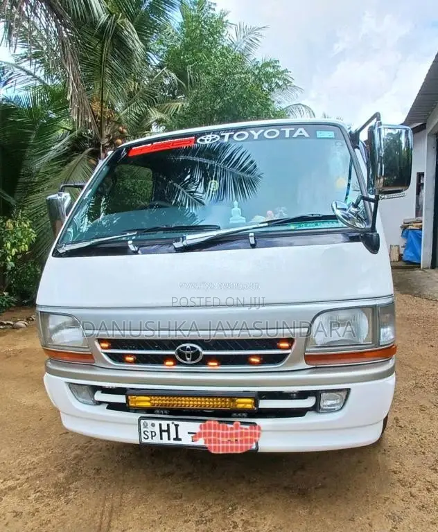 Toyota Dolphin LH113 3l 2003 Van (Used)