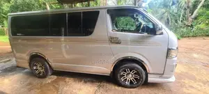 Toyota KDH 200 DX 2005 Van (Used)