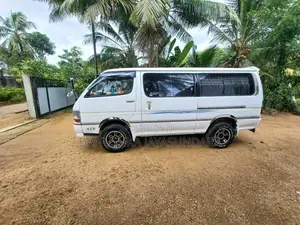 Toyota Dolphin LH113 3l 2003 Van (Used)