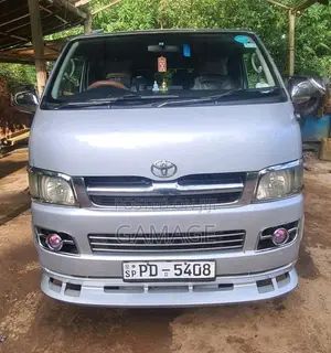 Toyota KDH 200 DX 2005 Van (Used)