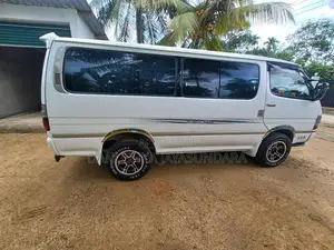 Toyota Dolphin LH113 3l 2003 Van (Used)
