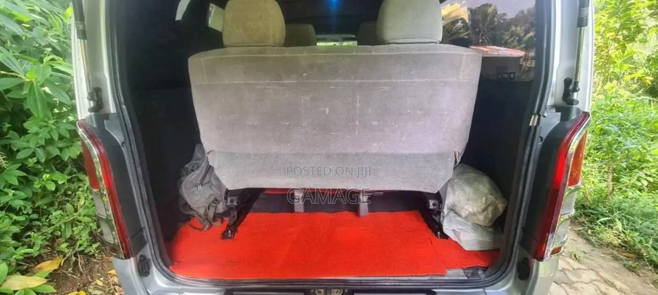Toyota KDH 200 DX 2005 Van (Used)
