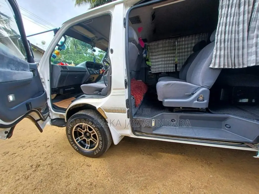 Toyota Dolphin LH113 3l 2003 Van (Used)