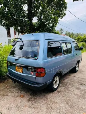 Toyota CR27 1999 Van (Used)