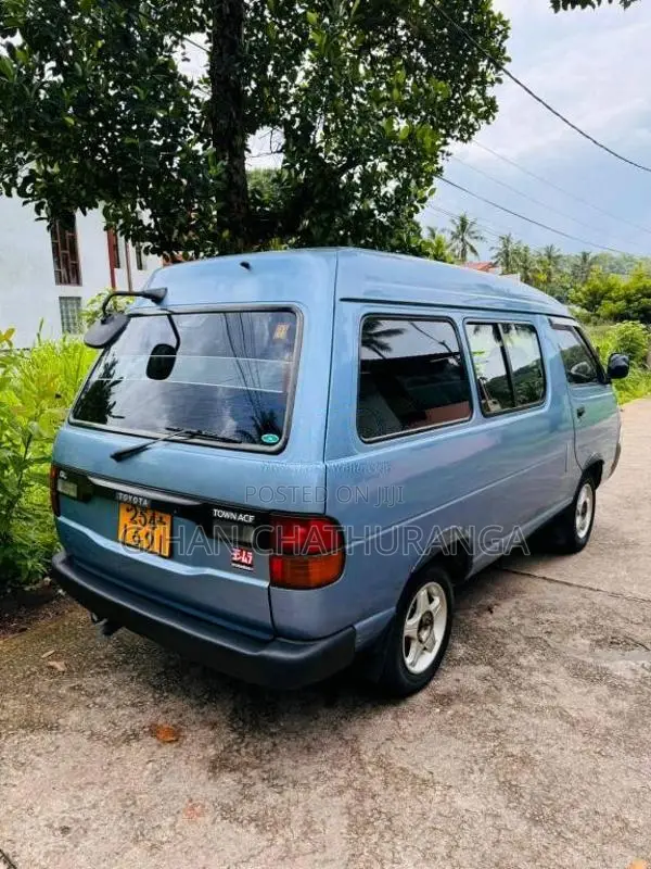 Toyota CR27 1999 Van (Used)