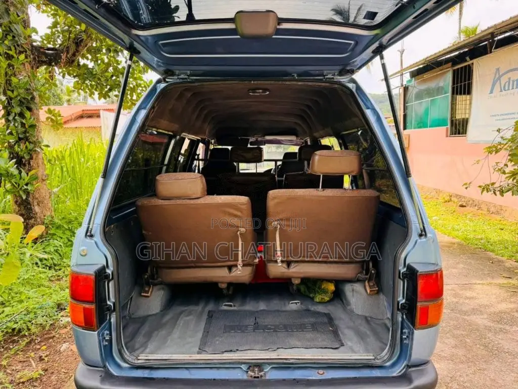 Toyota CR27 1999 Van (Used)