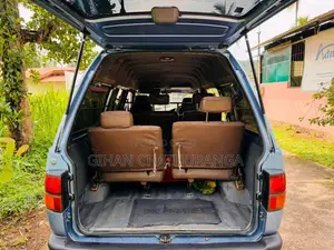 Toyota CR27 1999 Van (Used)