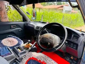 Toyota CR27 1999 Van (Used)
