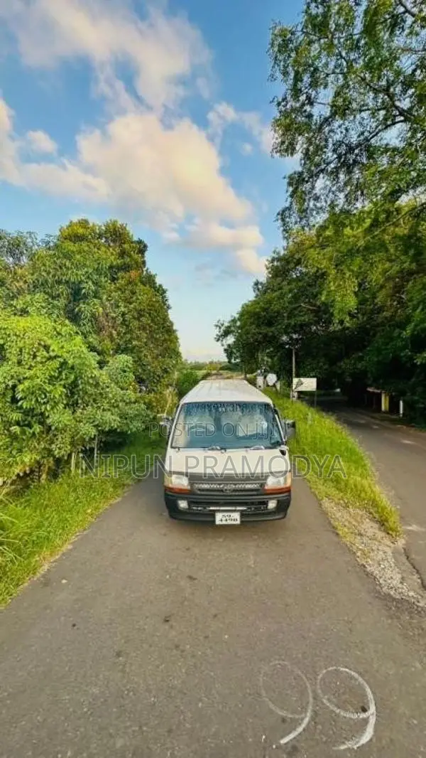 Toyota Dolphin 1993 Van (Used)