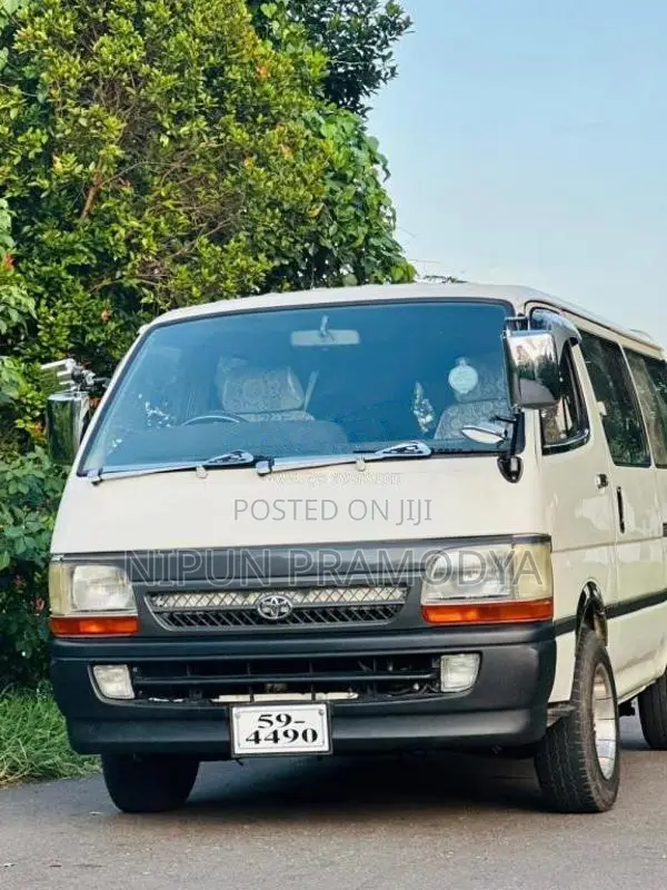 Toyota Dolphin 1993 Van (Used)