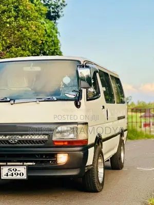 Toyota Dolphin 1993 Van (Used)