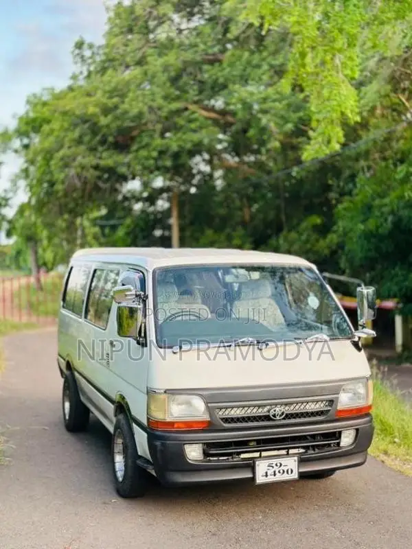 Toyota Dolphin 1993 Van (Used)