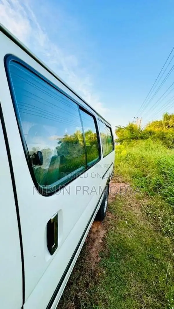 Toyota Dolphin 1993 Van (Used)