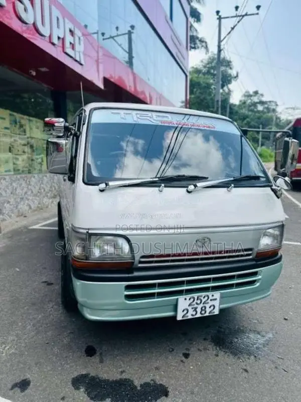 Toyota Dolphin 1993 Van (Used)