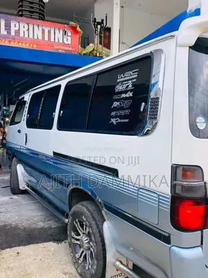 Toyota Dolphin 2002 Van (Used)