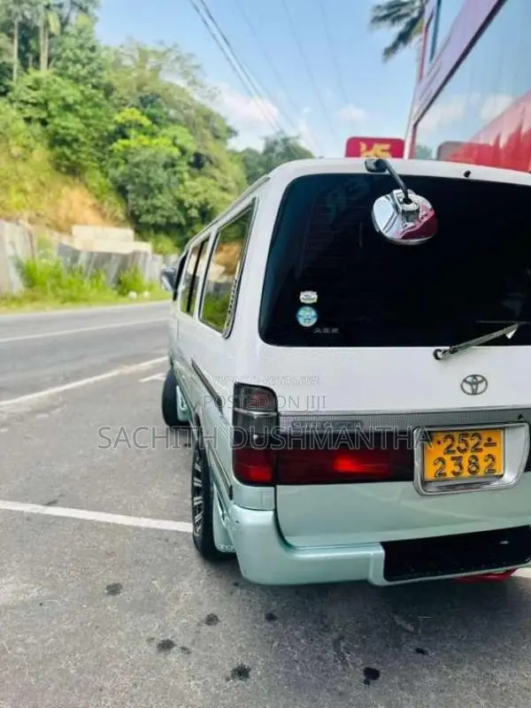 Toyota Dolphin 1993 Van (Used)
