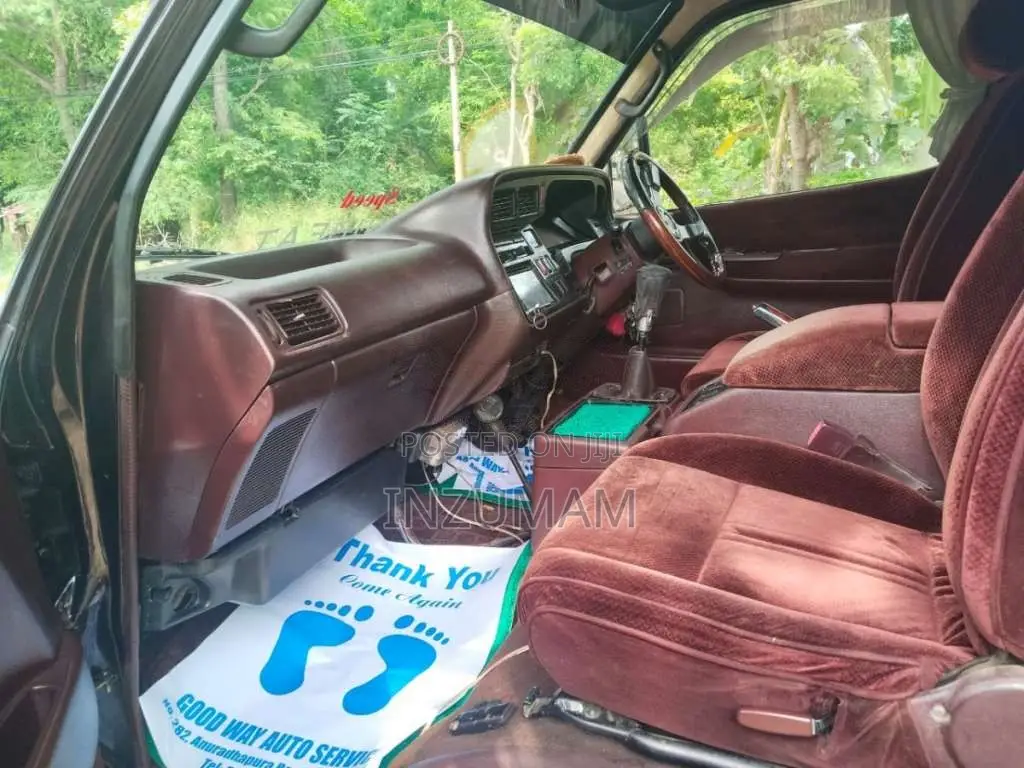 Toyota Dolphin 1991 Van (Used)