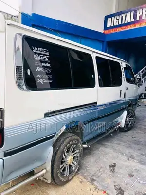 Toyota Dolphin 2002 Van (Used)