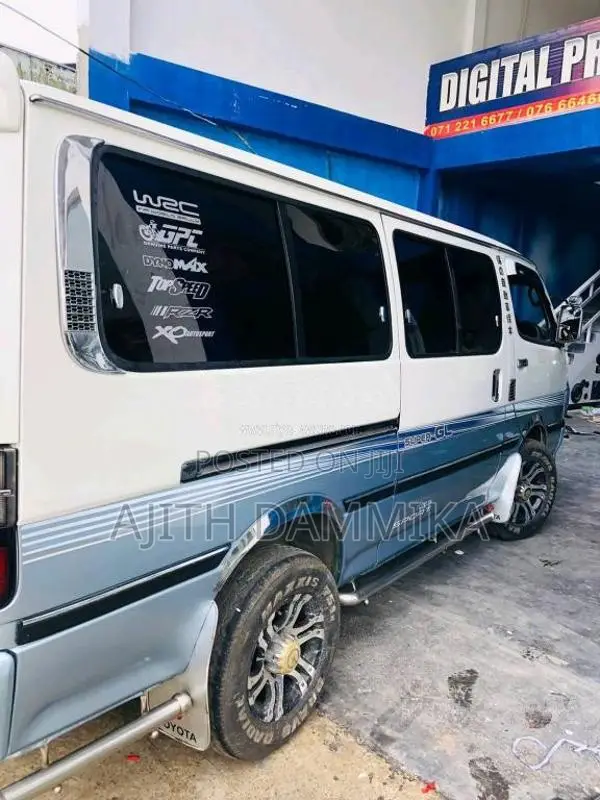 Toyota Dolphin 2002 Van (Used)