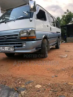 Toyota Dolphin 2002 Van (Used)