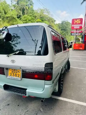 Toyota Dolphin 1993 Van (Used)